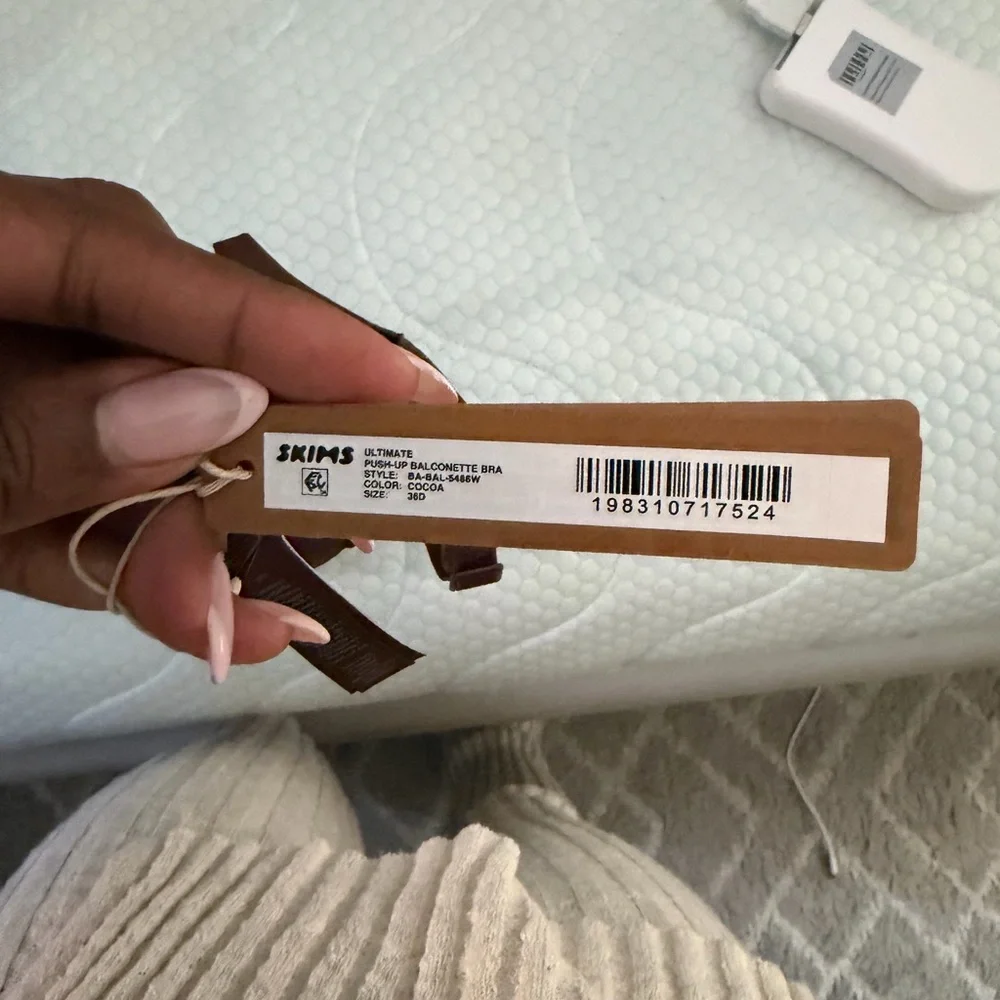 SKIMS Ultimate balconette push up Bra - Cocoa - Picture 4 of 4